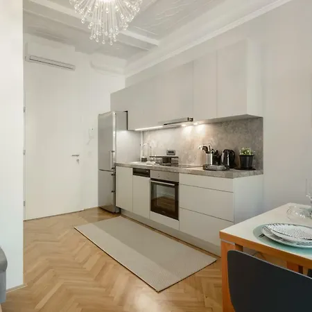Prestige Apartment *